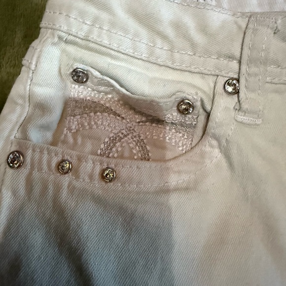 Women's White Earl Jeans Denim Shorts W/ detailed pockets. Cowgirl, stagecoach - Picture 3 of 11